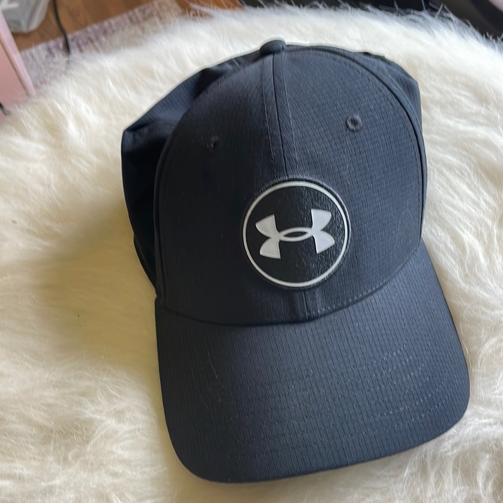 NWOT fitted under armour golf hat M/L